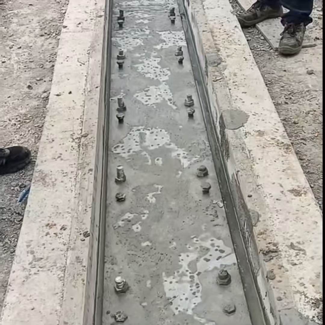 红岗港口码头起重机龙门吊重型机械设备稳固用早强快凝轨道胶泥
